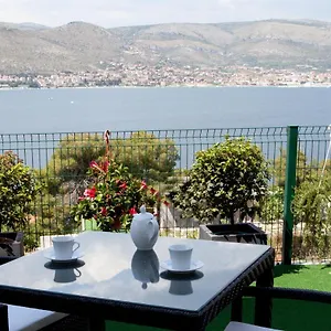 apartments-maja-okrug-donji.hotels-in-trogir.com/